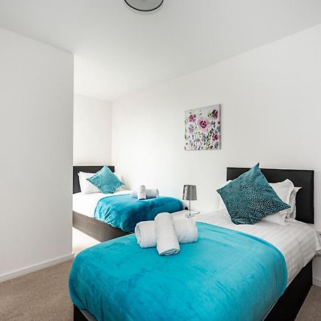 Chiswick Park 3 Bed 3 Bath West London - Parking Leilighet Eksteriør bilde