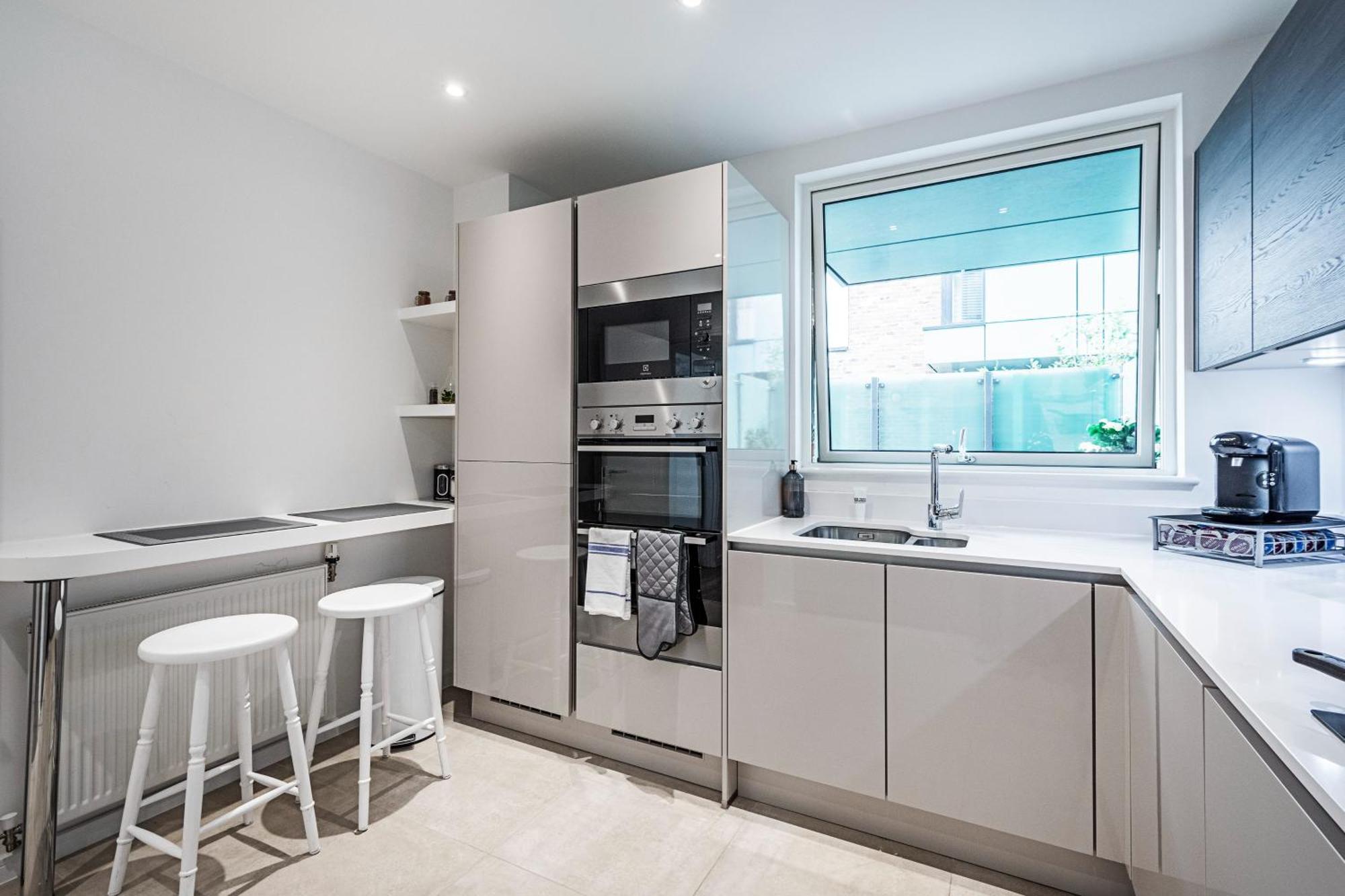 Chiswick Park 3 Bed 3 Bath West London - Parking Leilighet Eksteriør bilde