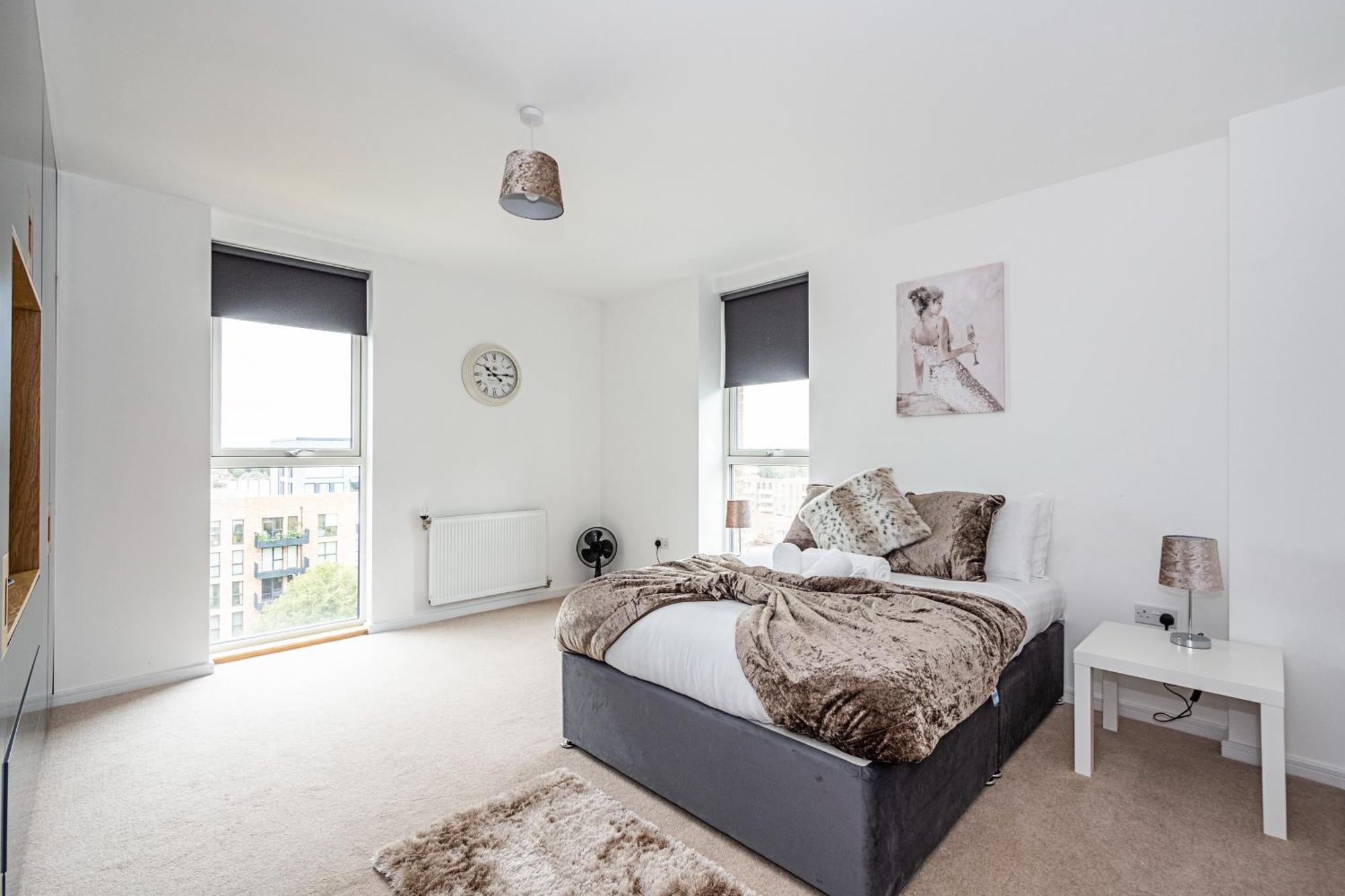 Chiswick Park 3 Bed 3 Bath West London - Parking Leilighet Eksteriør bilde