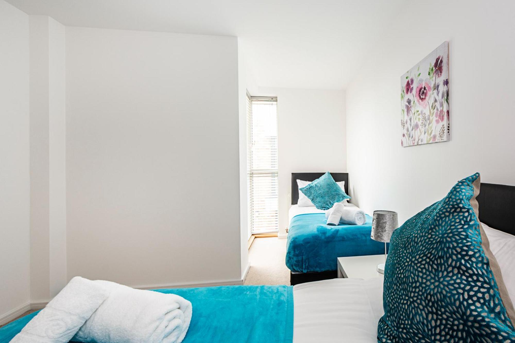 Chiswick Park 3 Bed 3 Bath West London - Parking Leilighet Eksteriør bilde