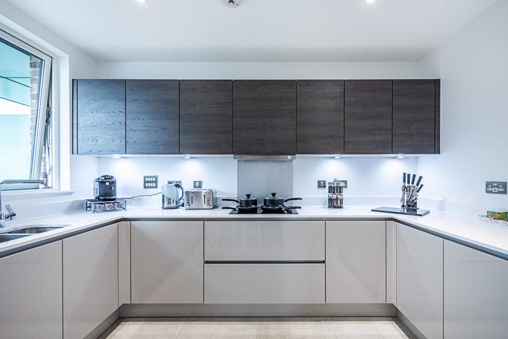 Chiswick Park 3 Bed 3 Bath West London - Parking Leilighet Eksteriør bilde