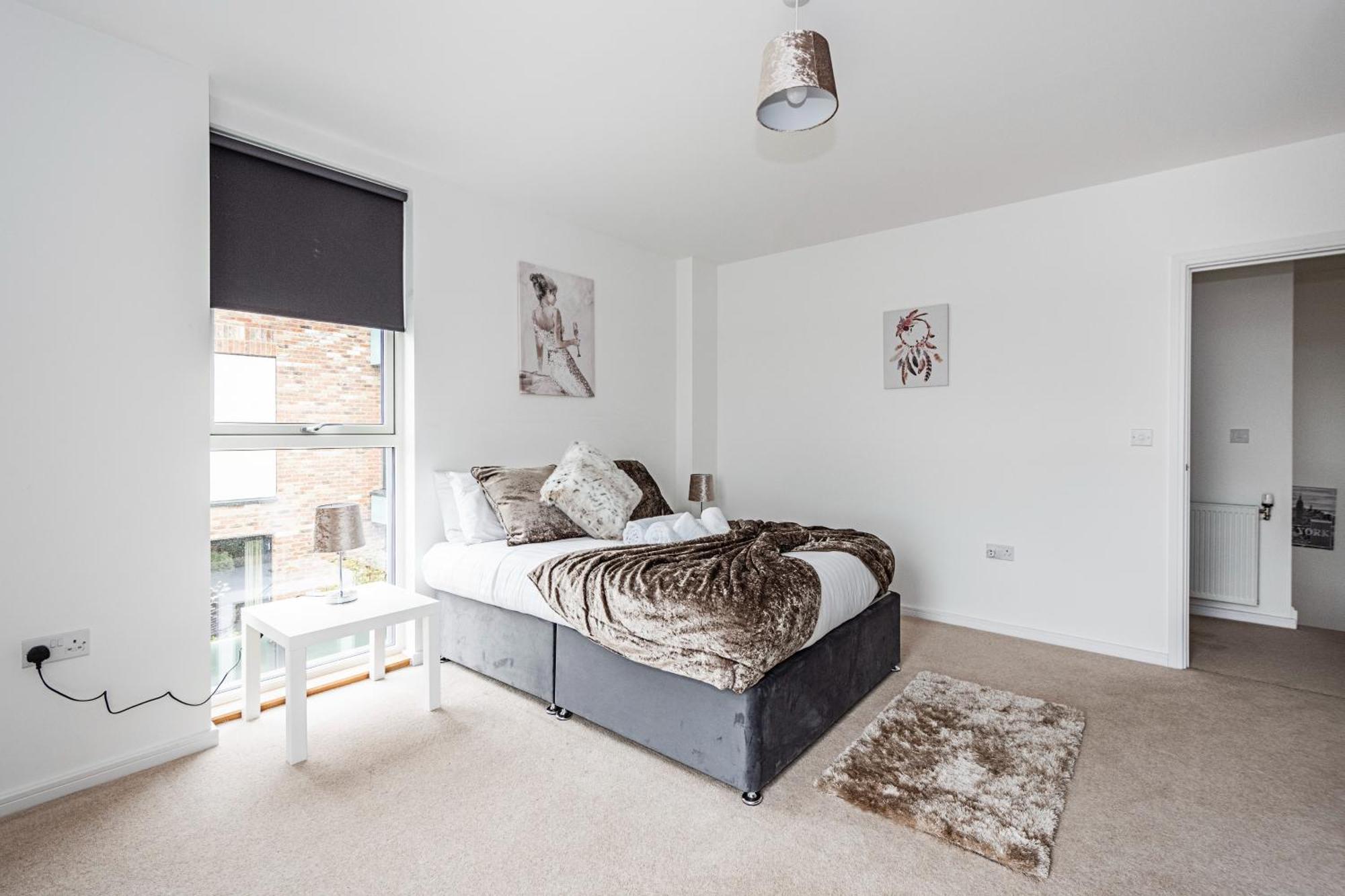 Chiswick Park 3 Bed 3 Bath West London - Parking Leilighet Eksteriør bilde