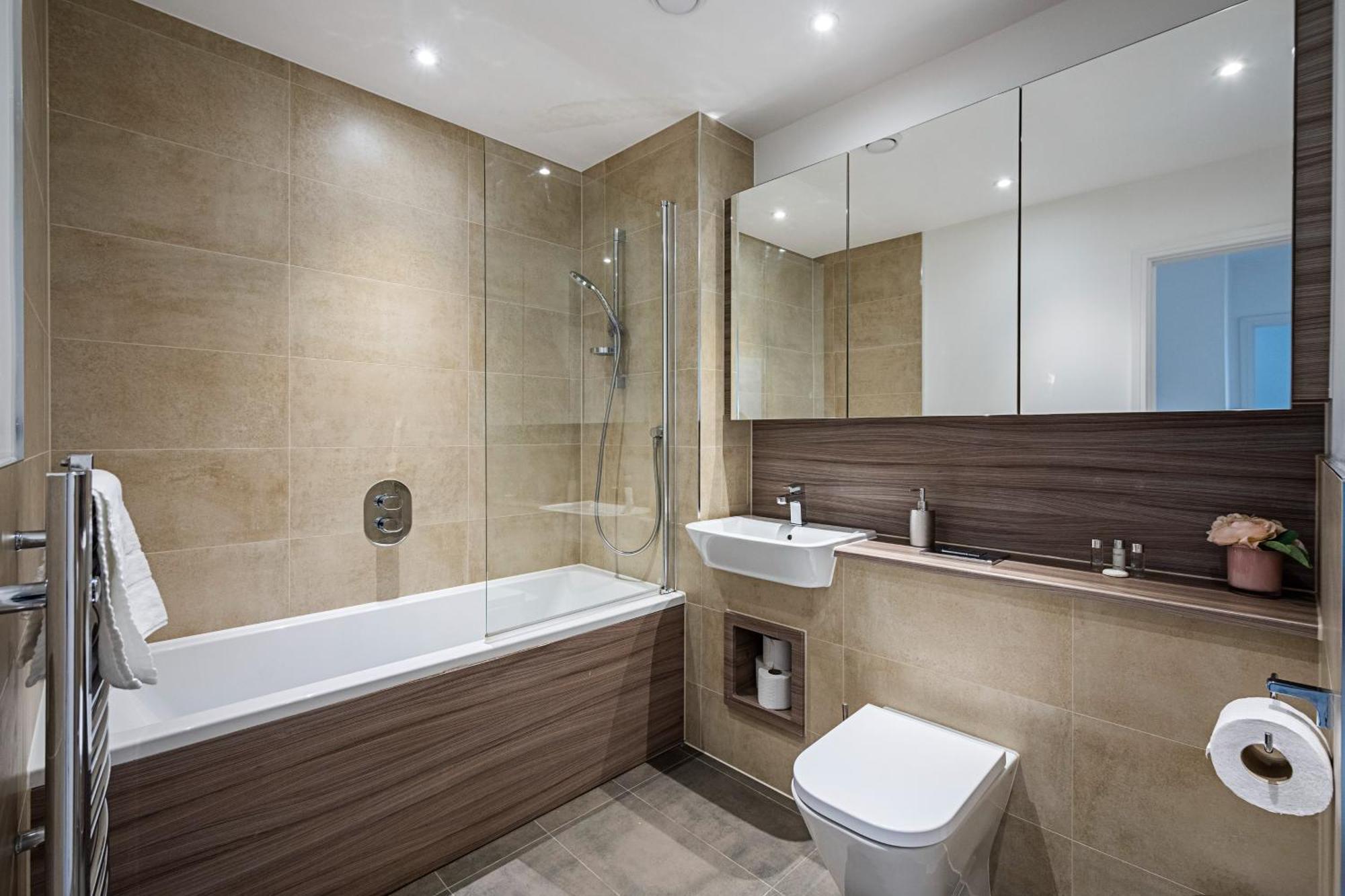 Chiswick Park 3 Bed 3 Bath West London - Parking Leilighet Eksteriør bilde