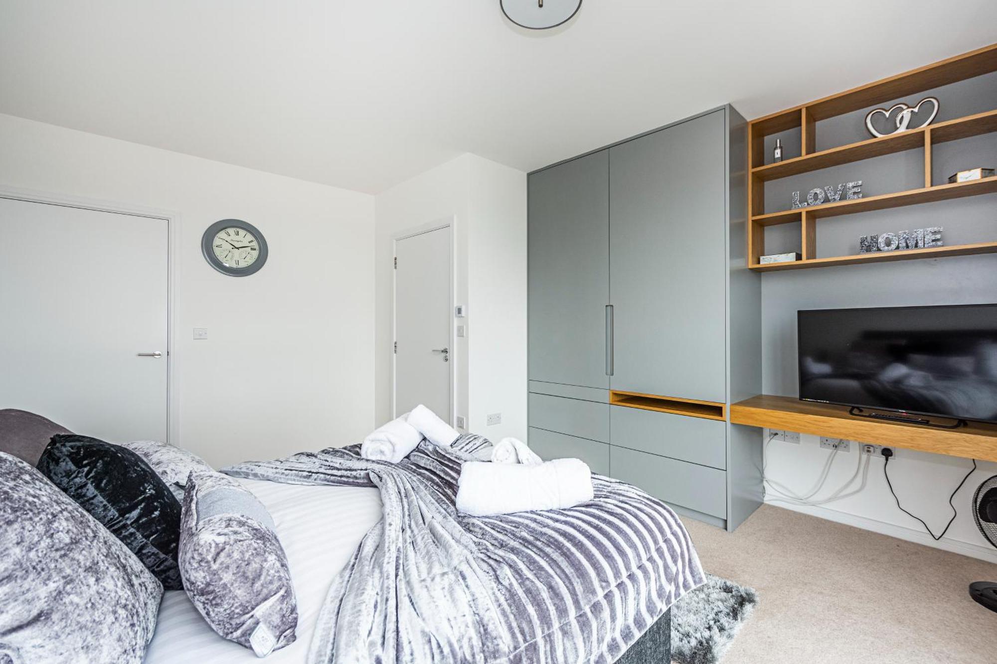 Chiswick Park 3 Bed 3 Bath West London - Parking Leilighet Eksteriør bilde