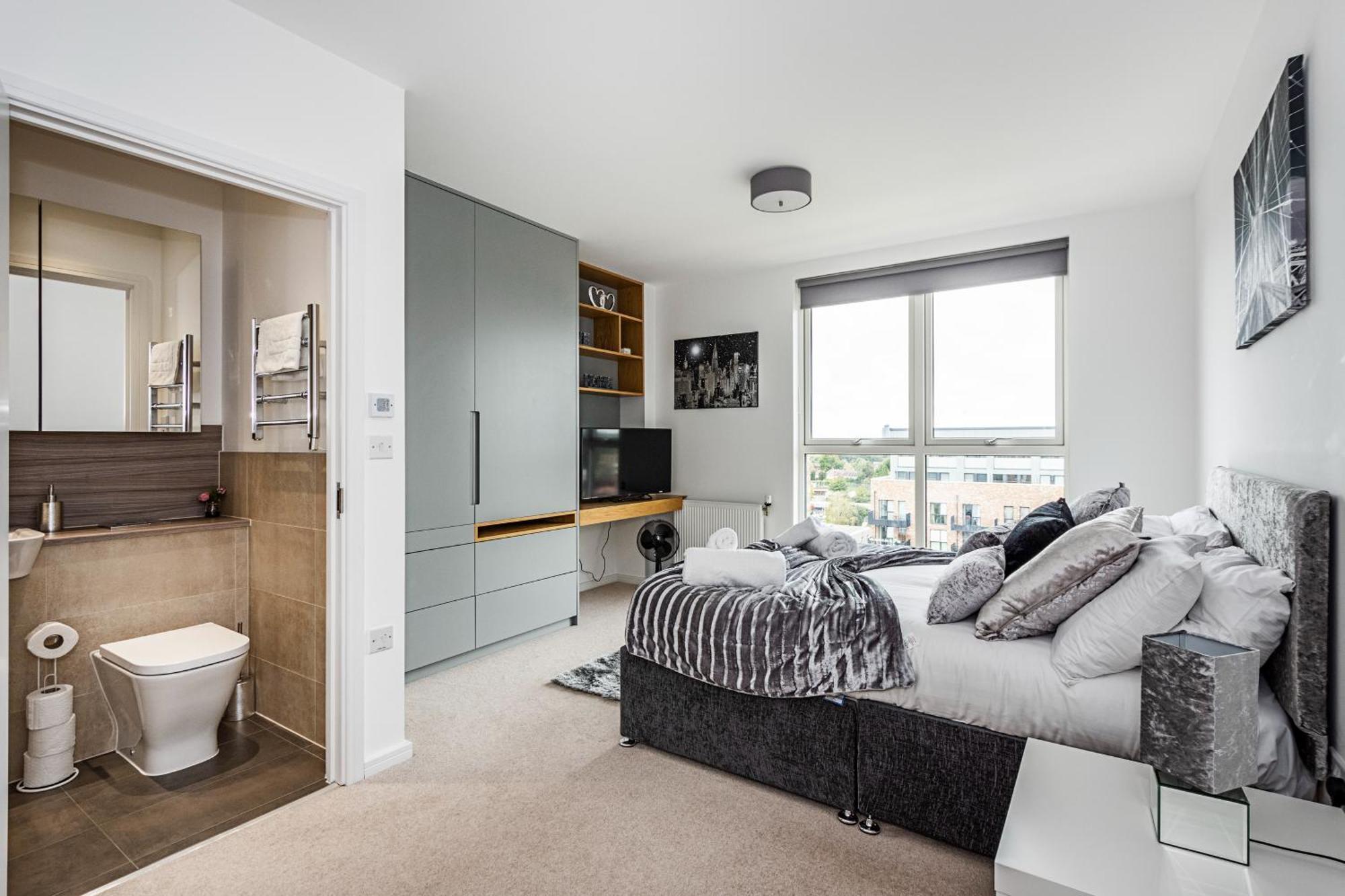 Chiswick Park 3 Bed 3 Bath West London - Parking Leilighet Eksteriør bilde