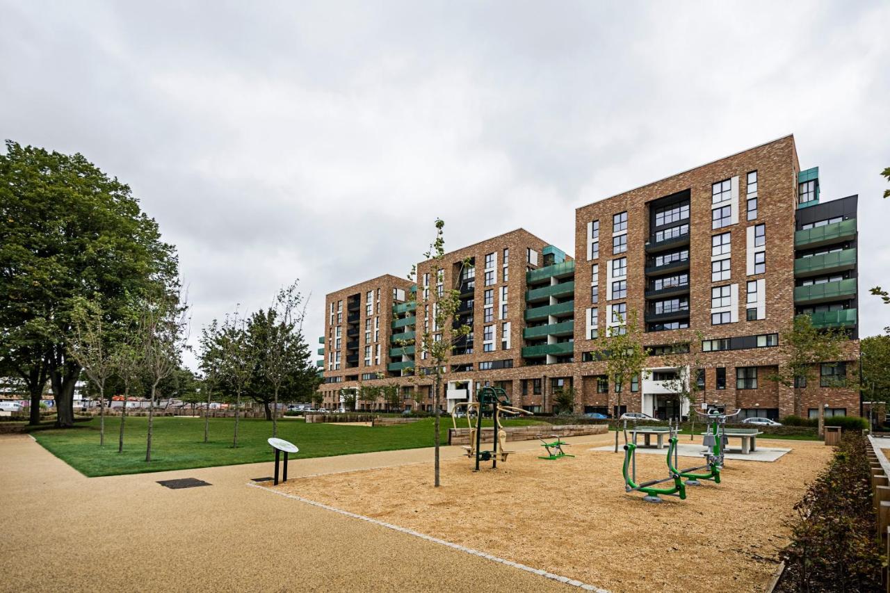 Chiswick Park 3 Bed 3 Bath West London - Parking Leilighet Eksteriør bilde