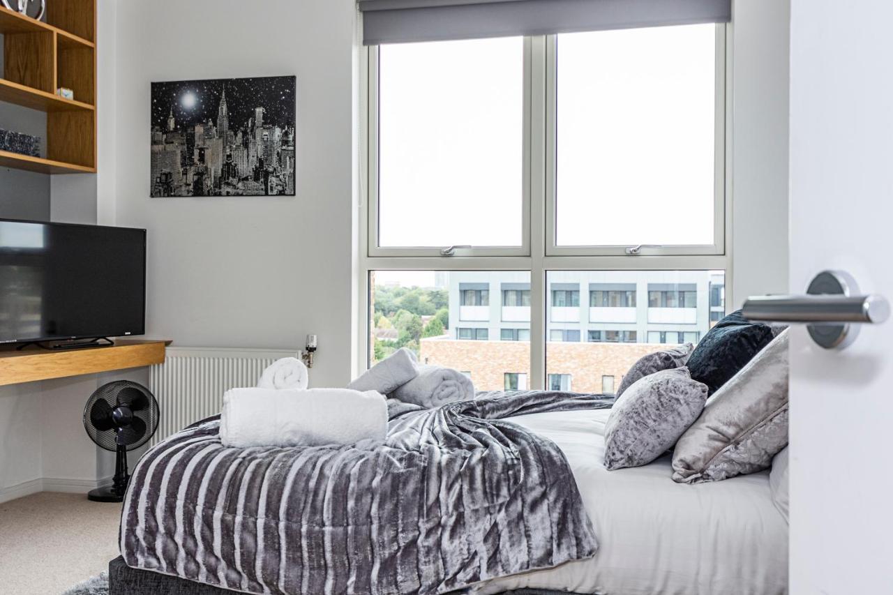 Chiswick Park 3 Bed 3 Bath West London - Parking Leilighet Eksteriør bilde