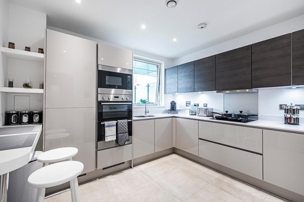 Chiswick Park 3 Bed 3 Bath West London - Parking Leilighet Eksteriør bilde