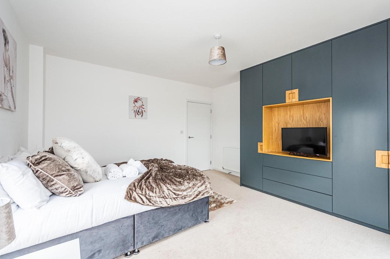 Chiswick Park 3 Bed 3 Bath West London - Parking Leilighet Eksteriør bilde