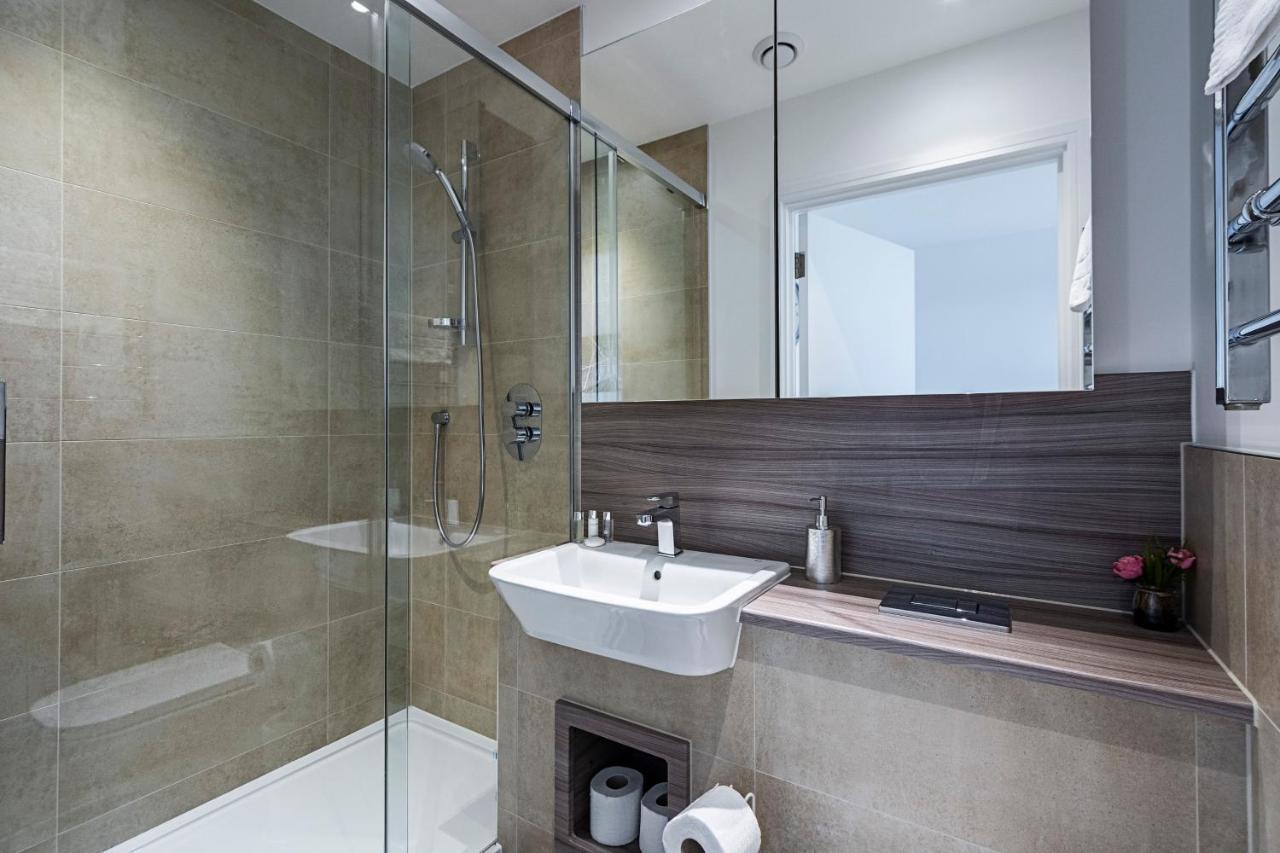 Chiswick Park 3 Bed 3 Bath West London - Parking Leilighet Eksteriør bilde