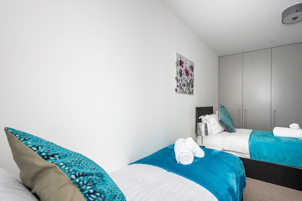 Chiswick Park 3 Bed 3 Bath West London - Parking Leilighet Eksteriør bilde