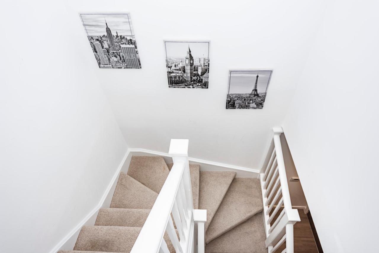 Chiswick Park 3 Bed 3 Bath West London - Parking Leilighet Eksteriør bilde