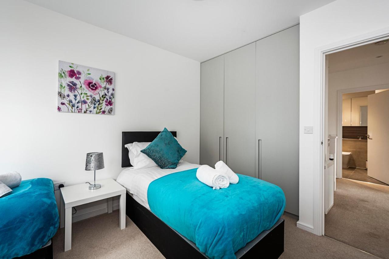 Chiswick Park 3 Bed 3 Bath West London - Parking Leilighet Eksteriør bilde